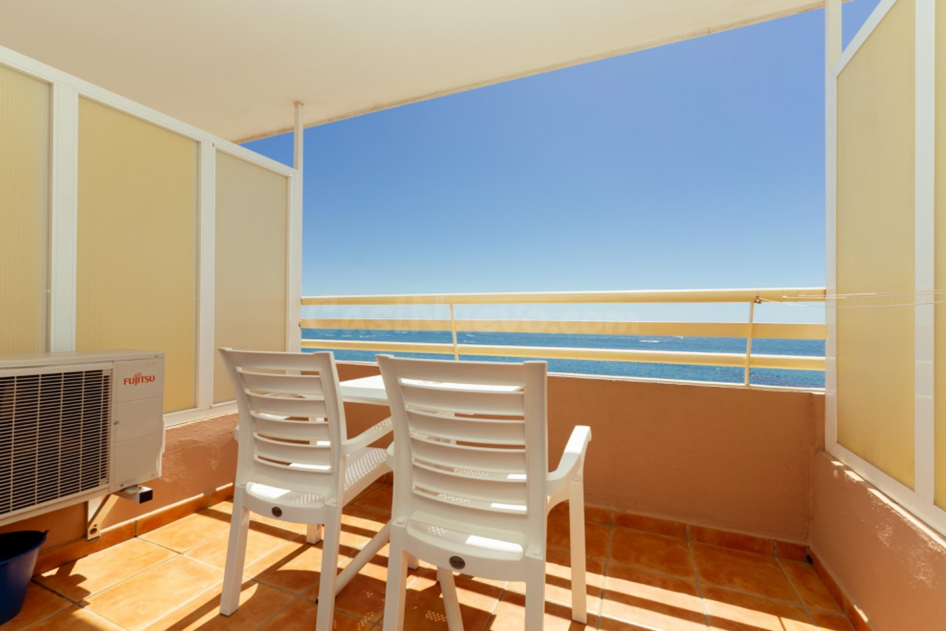 Estudio con licencia turística en primera línea de playa