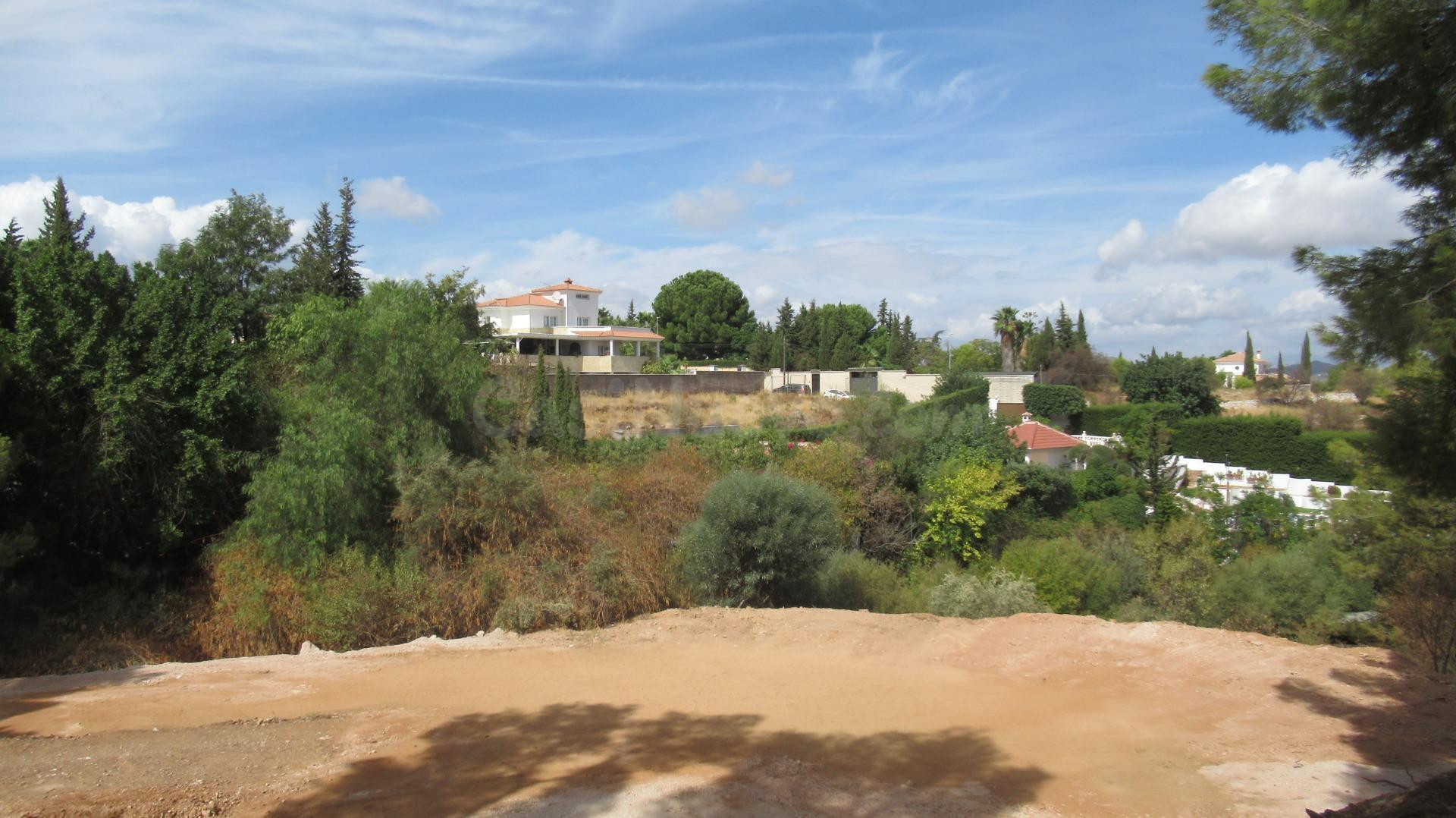 Excepcional parcela urbana llana en Alharín de la Torre donde construir tu nueva vivienda familiar