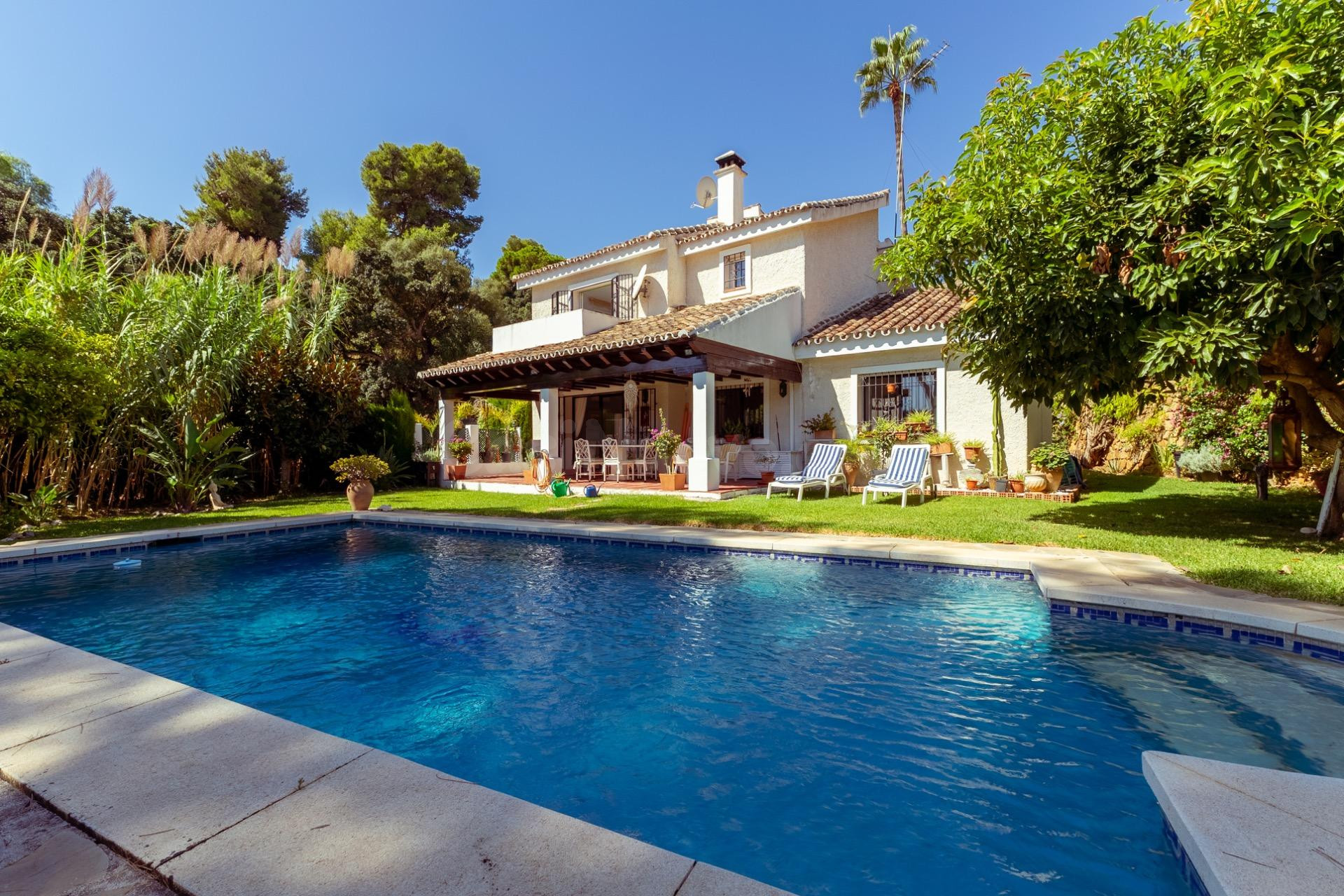 Chalet independiente con piscina privada y total privacidad en Calahonda