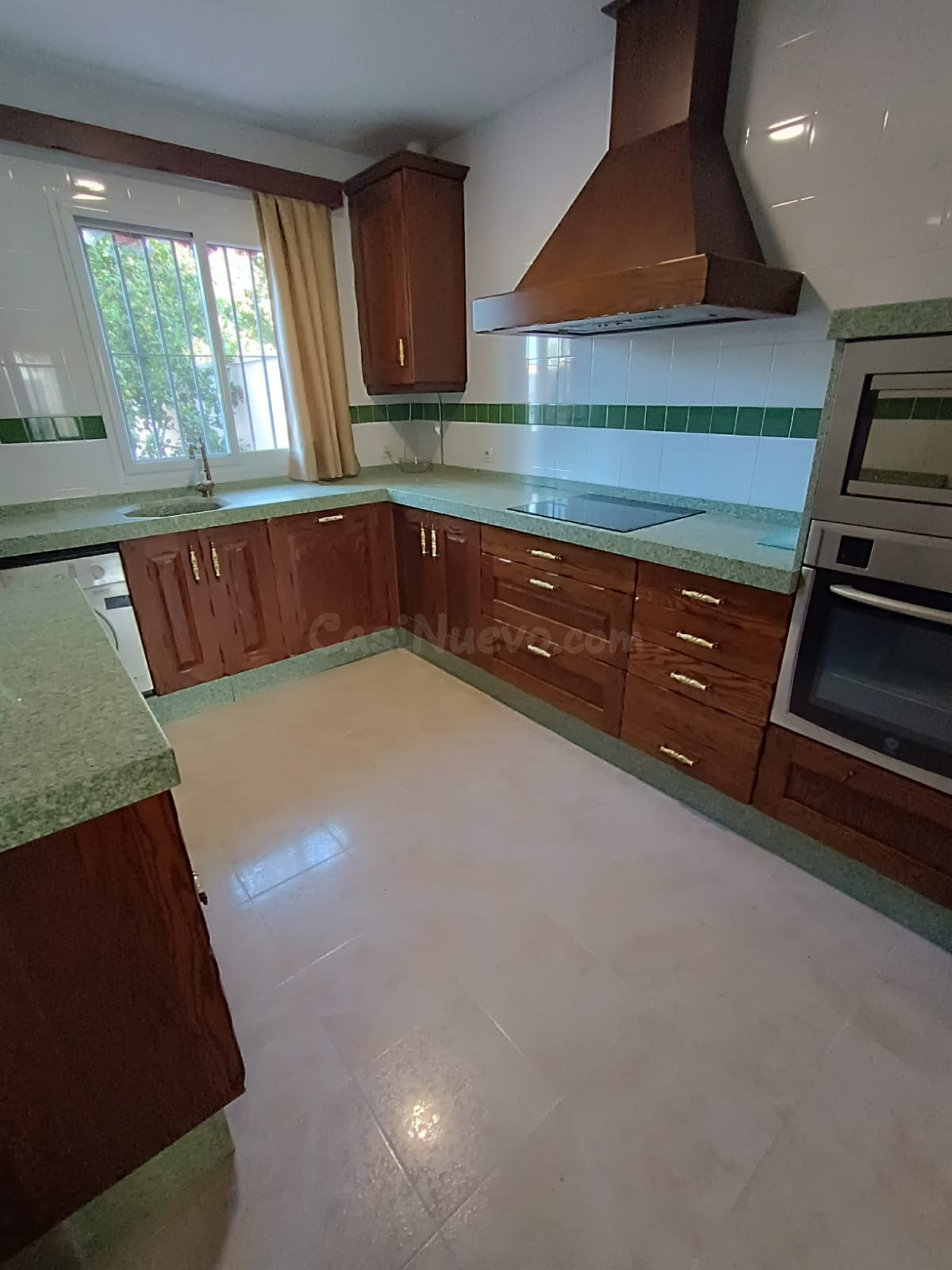 Se vende precioso adosado
