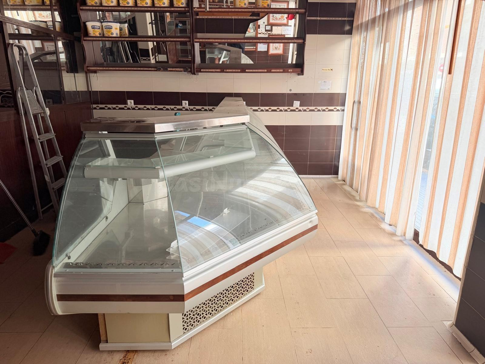 Local Comercial en Avenida, Cádiz - Oportunidad de Inversión