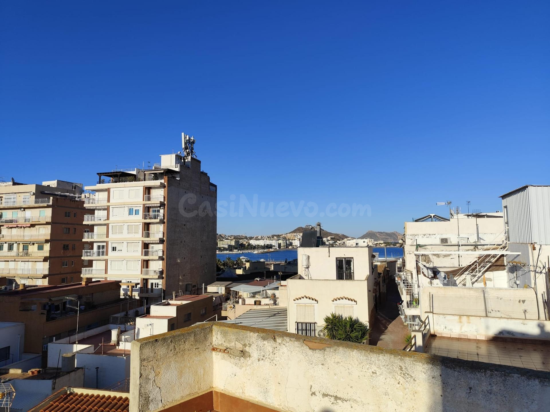 Amplia Casa en el Centro de Águilas - Oportunidad para Reformar