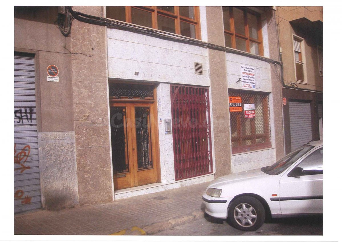 Local comercial en Elche zona Corazon de Jesus, planta sótano; baja y altillo.