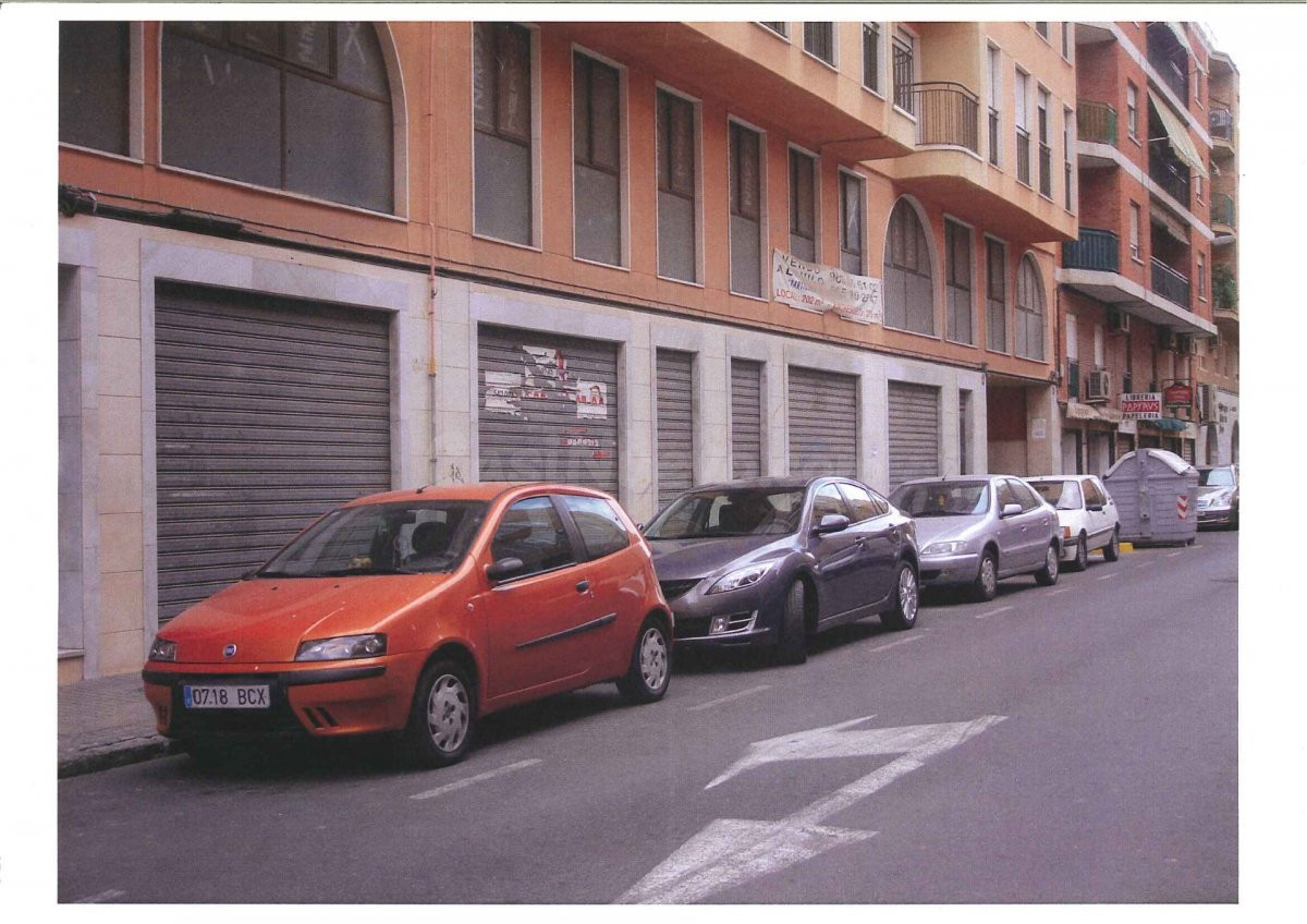 Local comercial en Elche zona Toscar, 1150 m2. planta baja y 1200 m2. de altillo