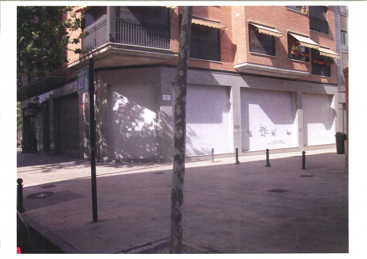 Local comercial en Elche zona Raval - Puertas Coloradas 156m2 en planta baja y 20 m2 en altillo