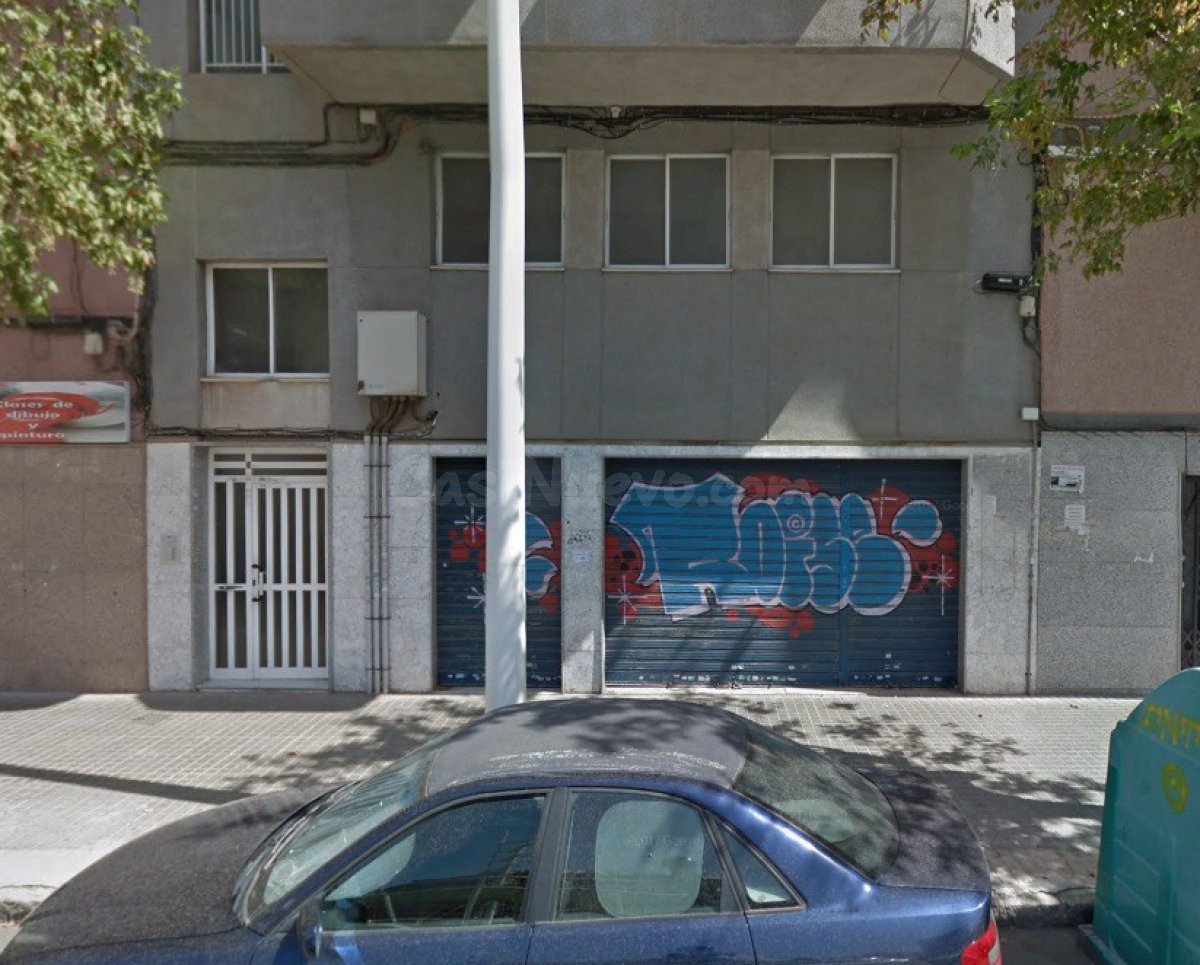 Local comercial en Elche zona Plaza Obispo Siuri, 20m2 en altillo y 45m2 en planta baja.