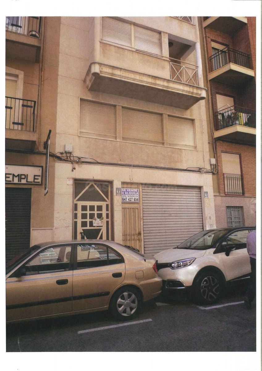 Local comercial en Elche zona Altabix, 115m2 de Altillo y 100m2 de planta baja