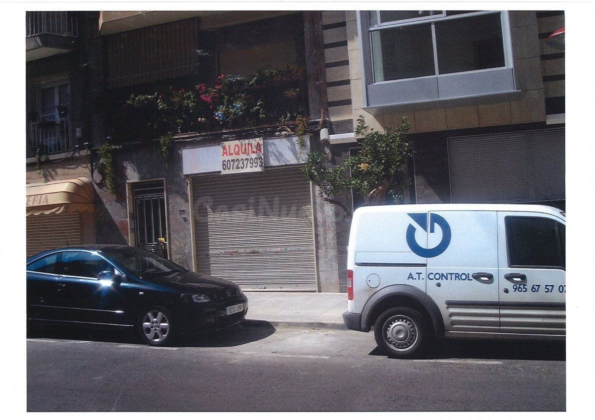 Local comercial en Elche zona Plaza Obispo Siuri, 100 m2.