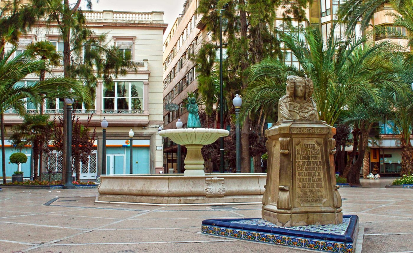 Local comercial centro Elche Baja + Altillo