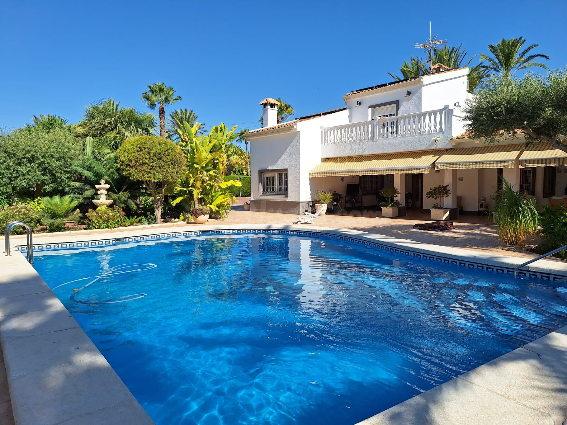 Espectacular Chalet en venta, en exclusiva urbanización en Elche, VALVERDE .