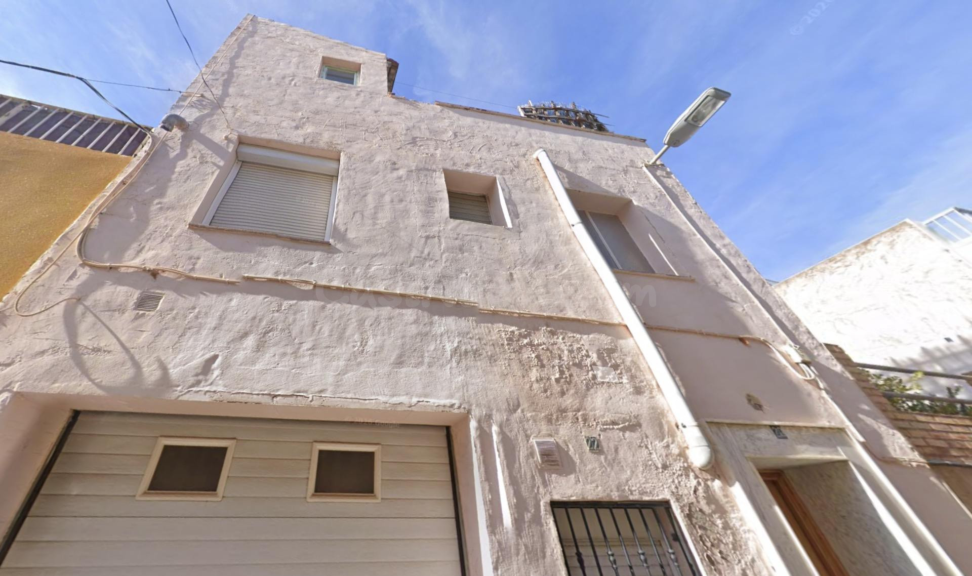 CASA A REFORMAR EN LOS GARRES