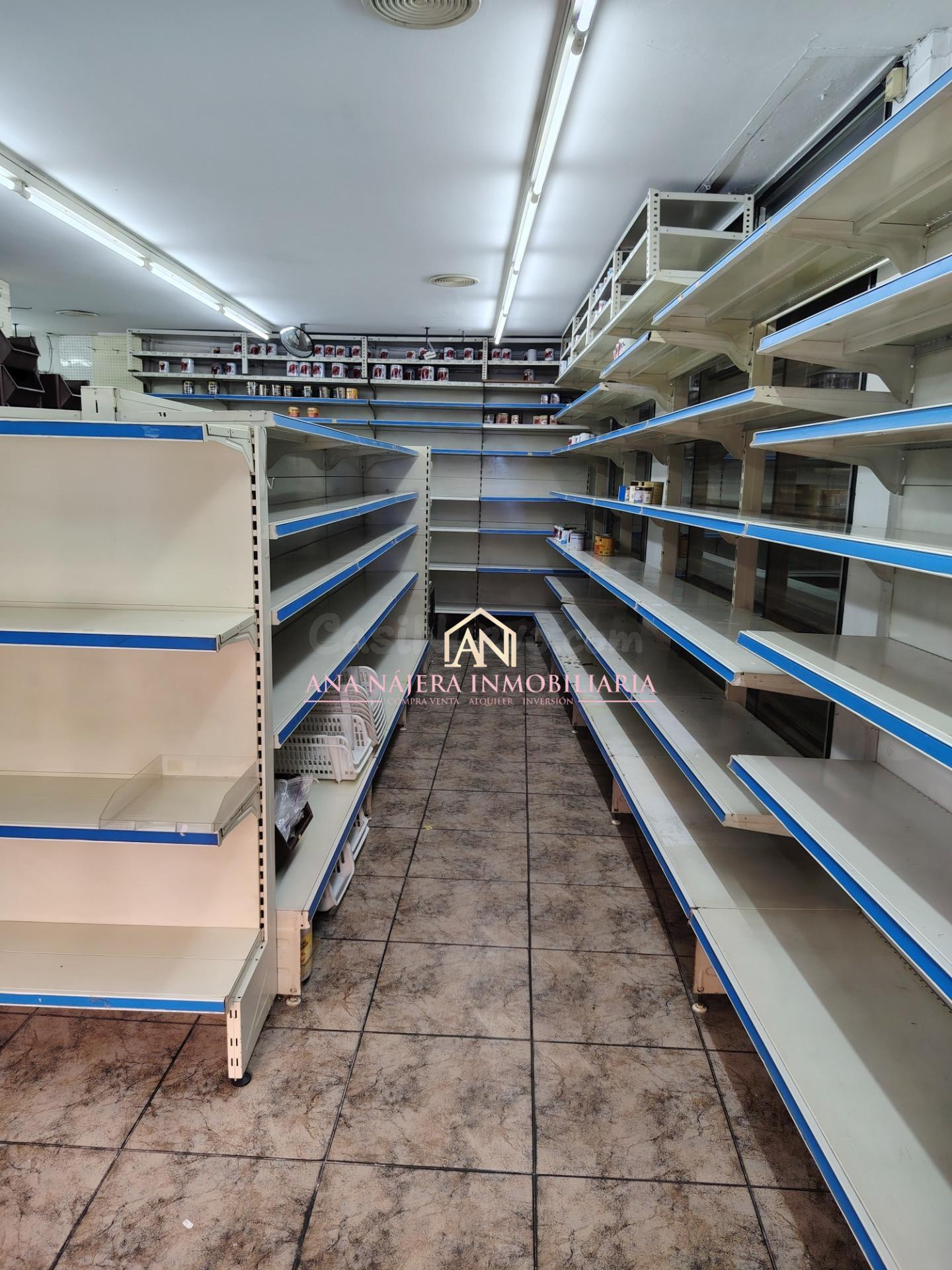 LOCAL MUY COMERCIAL TODO EXTERIOR