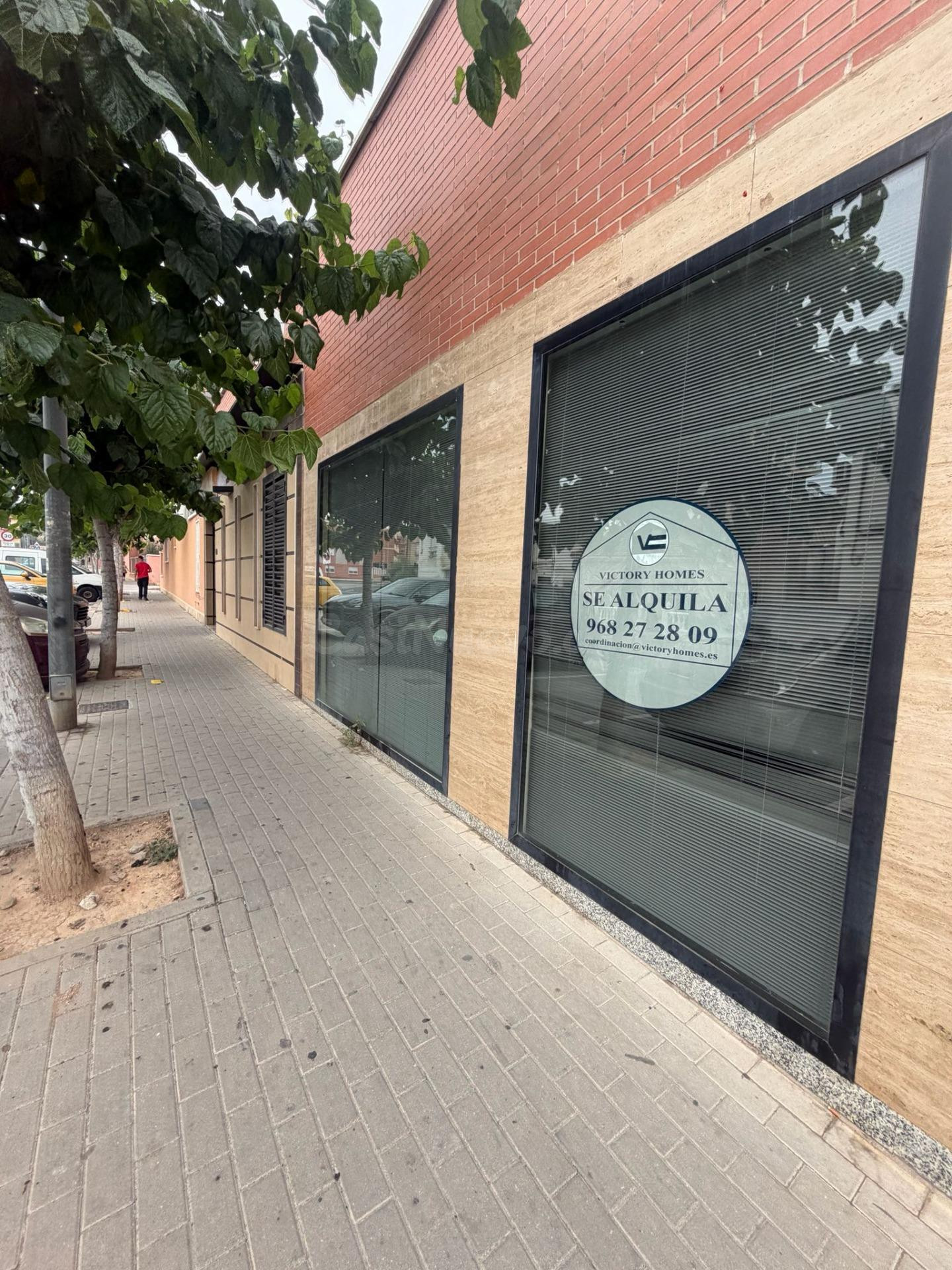 Local comercial de 111 m2 con gran potencial en El Campillo (El Esparragal)