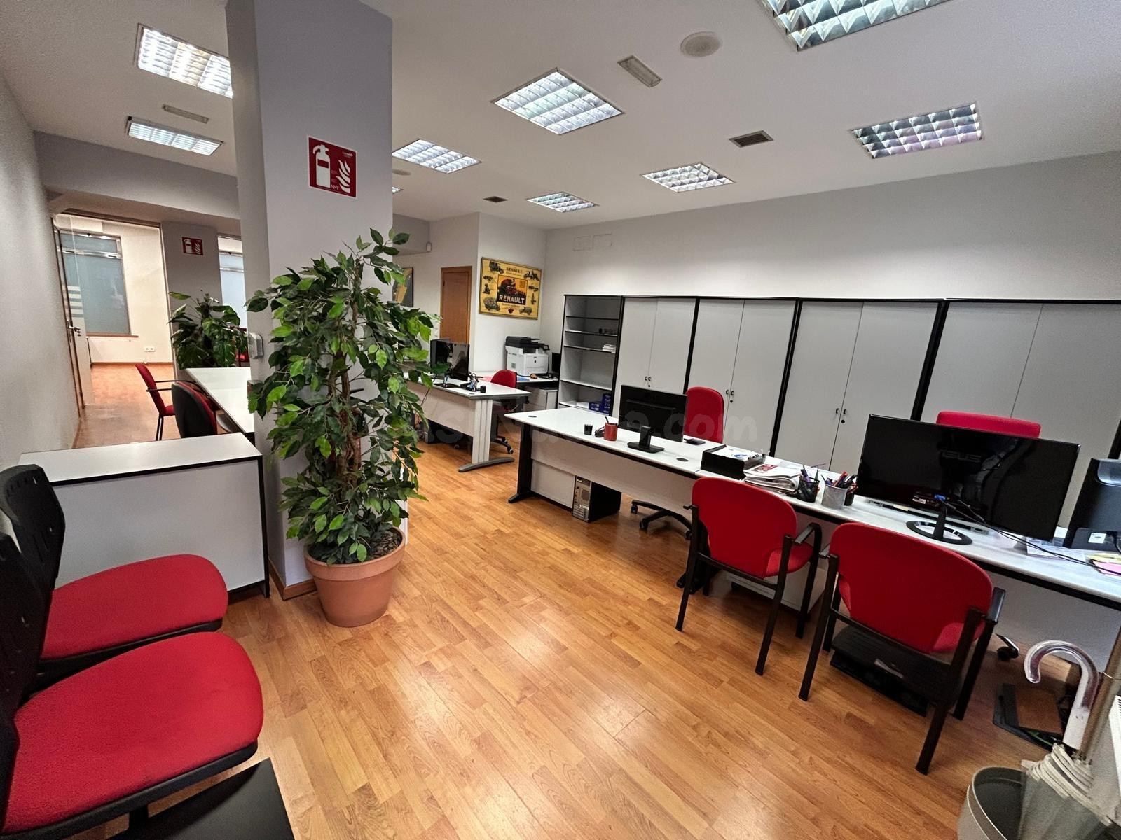 Magnífica oficina en alquiler lista para entrar a trabajar