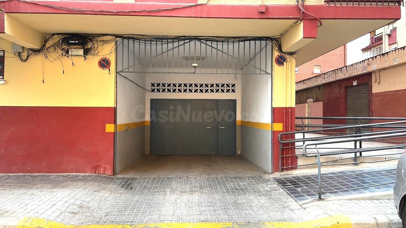 100%TO PRESENTA PLAZA AMPLIA PARA COCHE + MOTO | PLAZA PINTOR DUBÓN