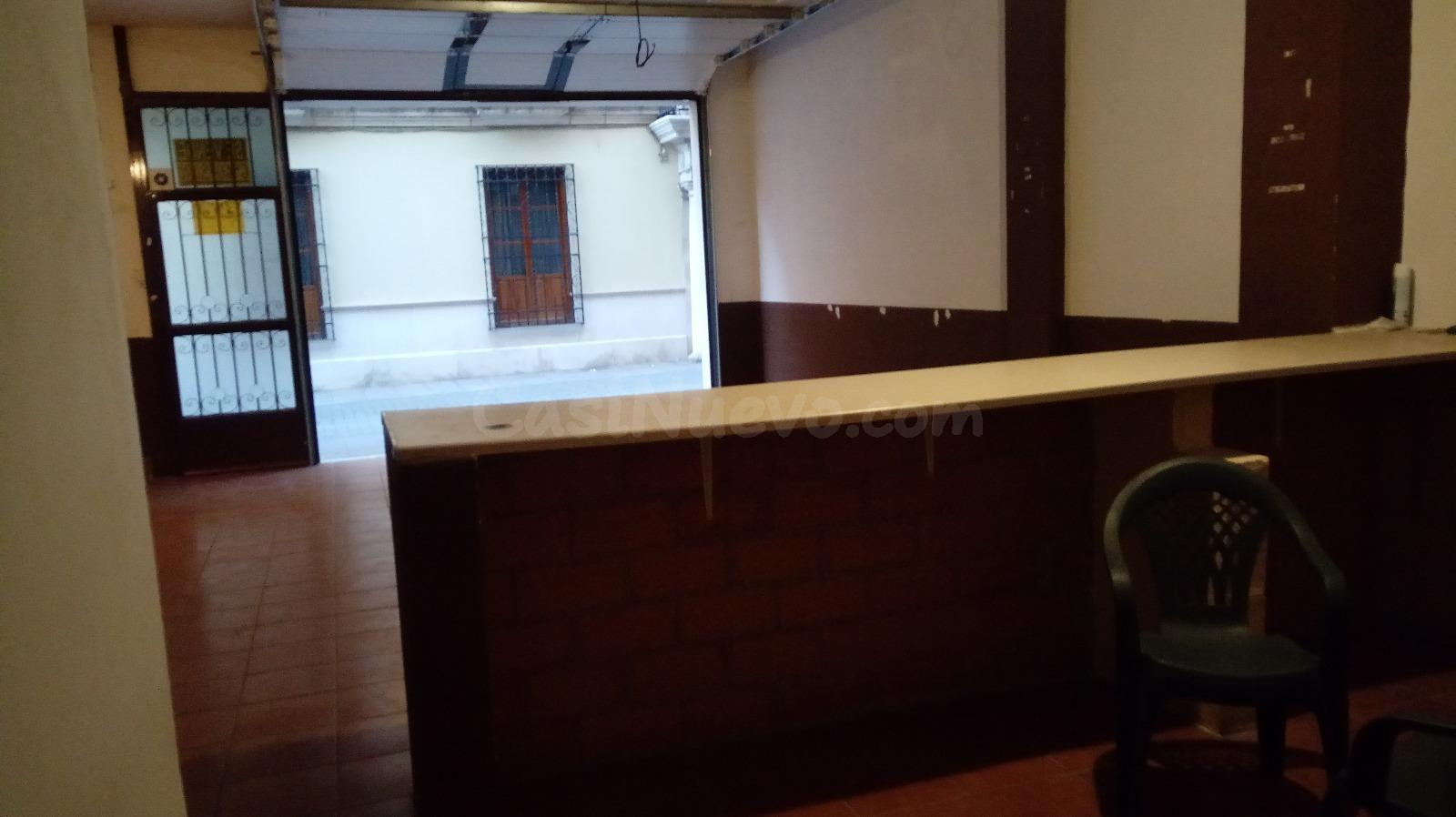 Amplio Local Comercial en Cabra con Posibilidades de Conversión a Vivienda
