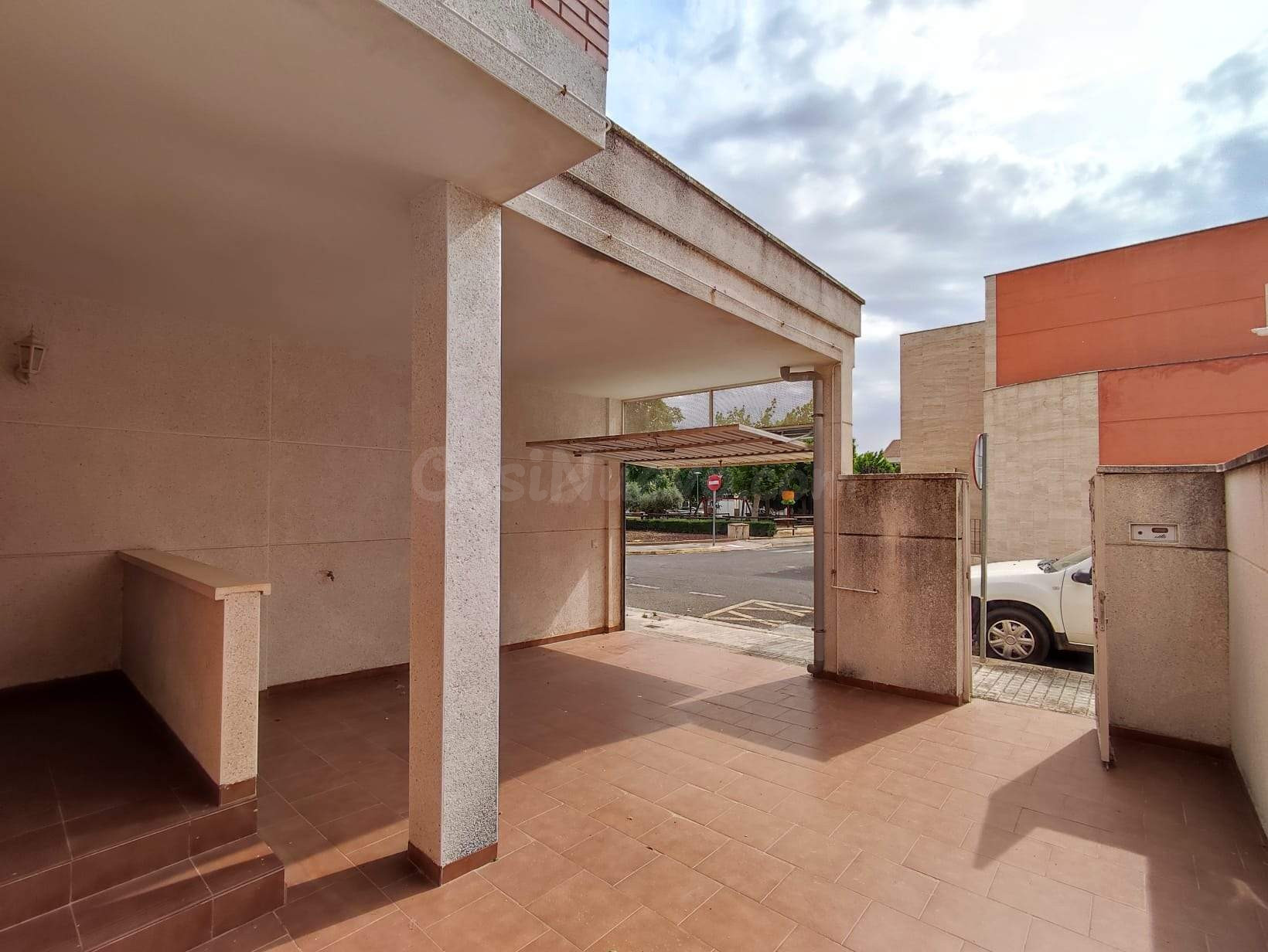 Chalet pareado en venta en calle Igualdad - foto 2