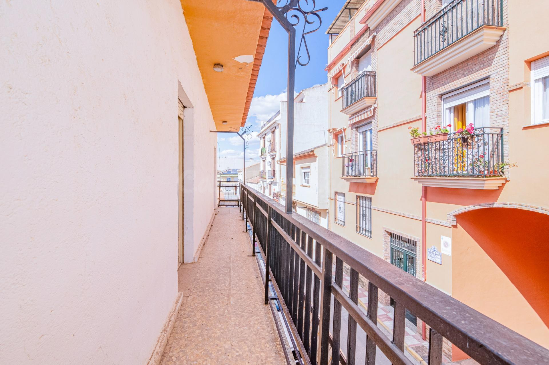 AMPLIA CASA CEN PLENO CENTRO DE CHURRIANA DE LA VEGA