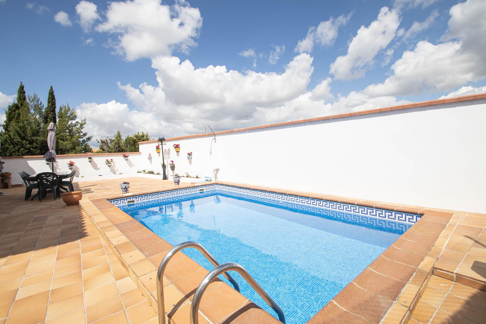 CHALET INDEPENDIENTE CON PISCINA