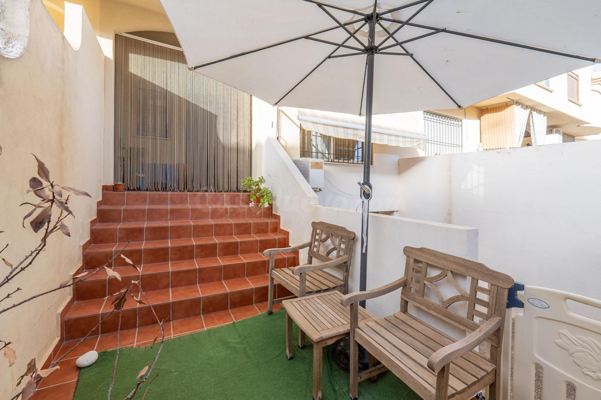 ¡MAGNIFICA CASA UNIFAMILIAR ADOSADA EN LOMALINDA, OGIJARES!