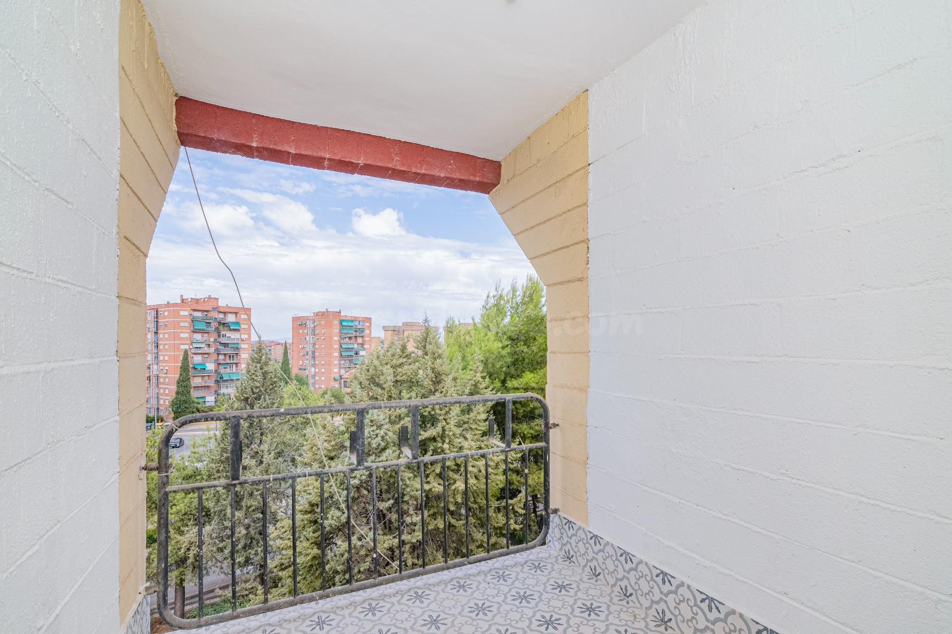 VENTA 5 DORMITORIOS. BAÑO. ASEO. REFORMADO