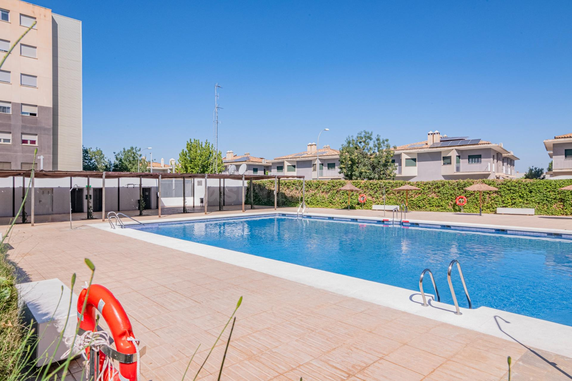 PISO EN ALHENDIN CON PISCINA