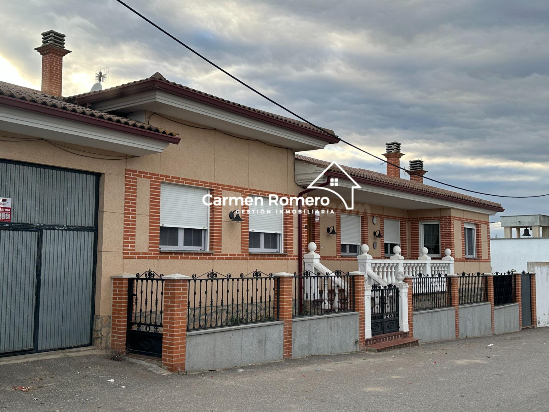 VIVIENDA UNIFAMILIAR AMUEBLADA   A 40 KM DE SALAMANCA  EN PLANTA BAJA CON JARDIN