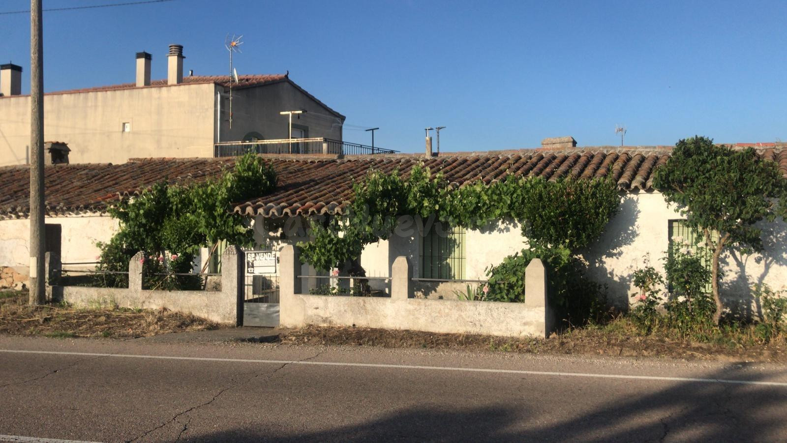 CASA DE PUEBLO  A  30 KM DE SALAMANCA