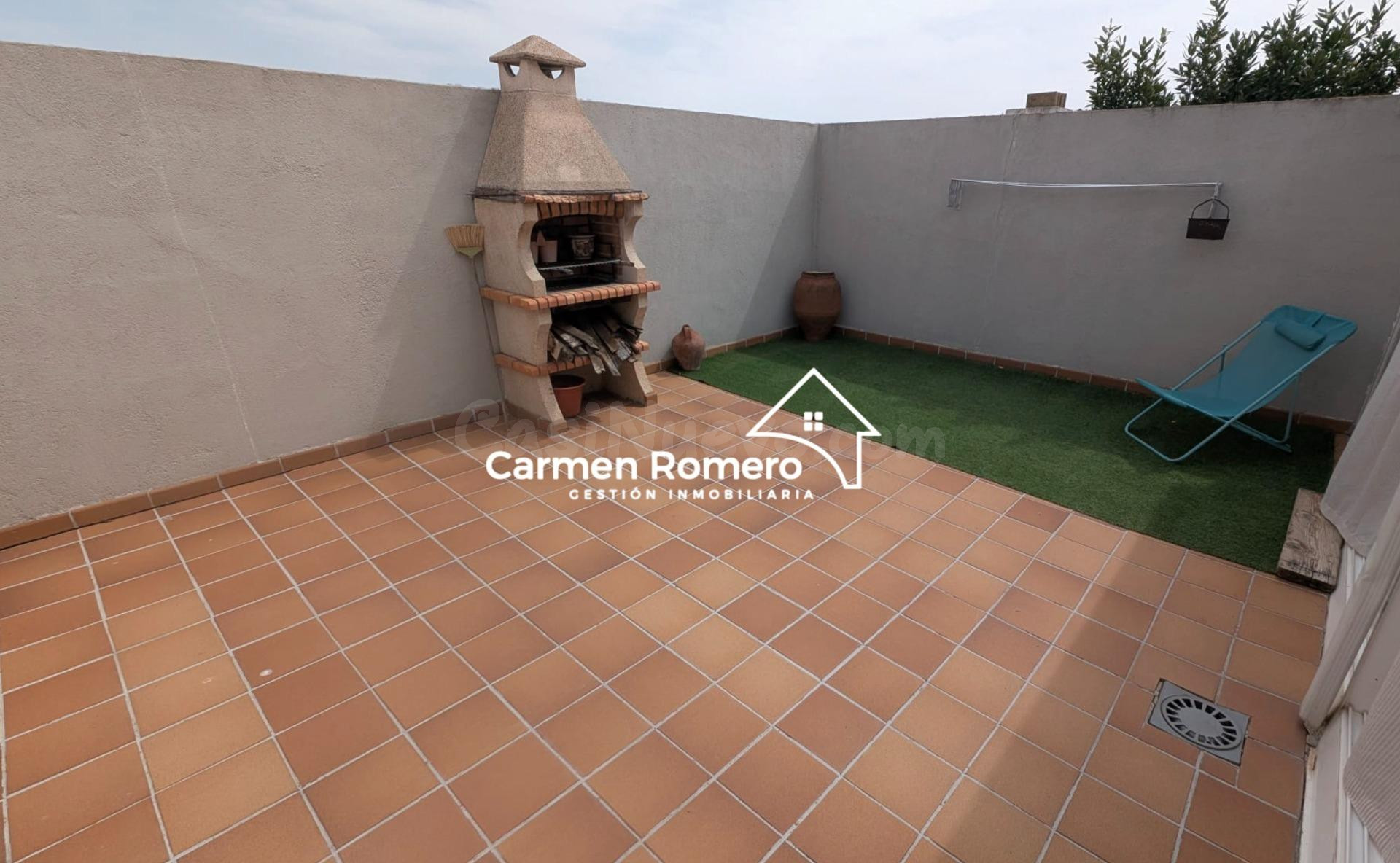 ADOSADO CON GARAJE Y  PATIO- JARDIN EN VILLORIA