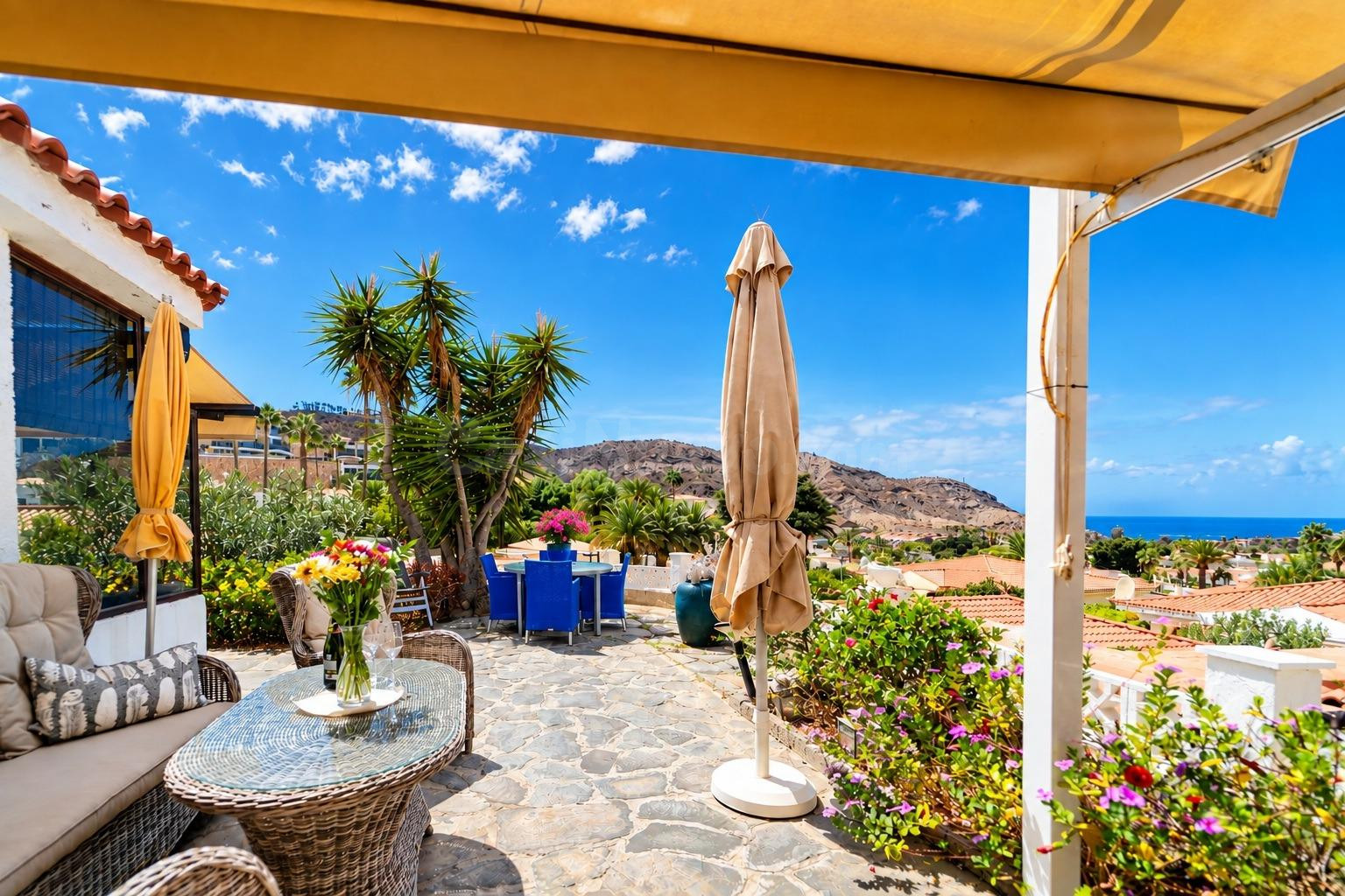 Bungalow con vistas panorámicas y ubicación privada en la atractiva zona de Tauro