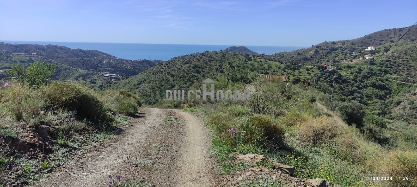 HERMOSA FINCA CON VISTAS Y MÚLTIPLES POSIBILIDADES