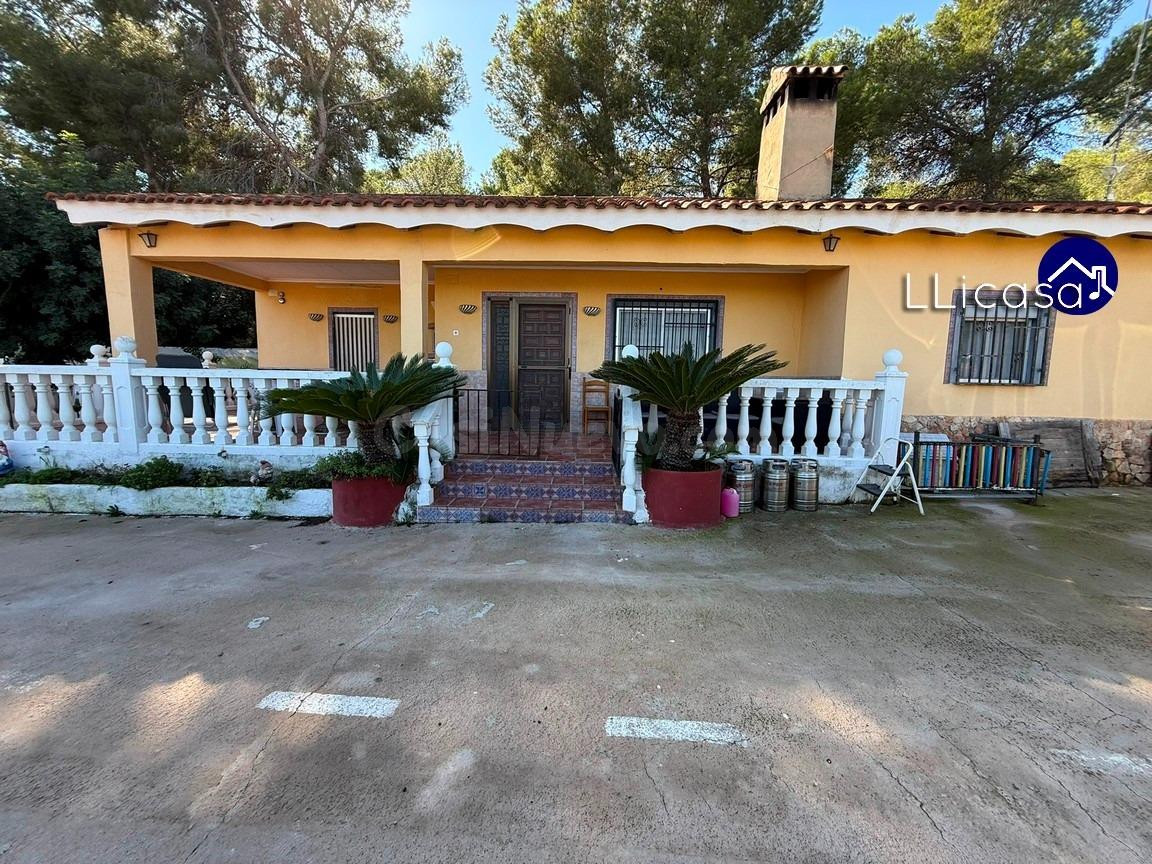 Chalet en Venta en Vilamarxant: Un Refugio en La Rodana