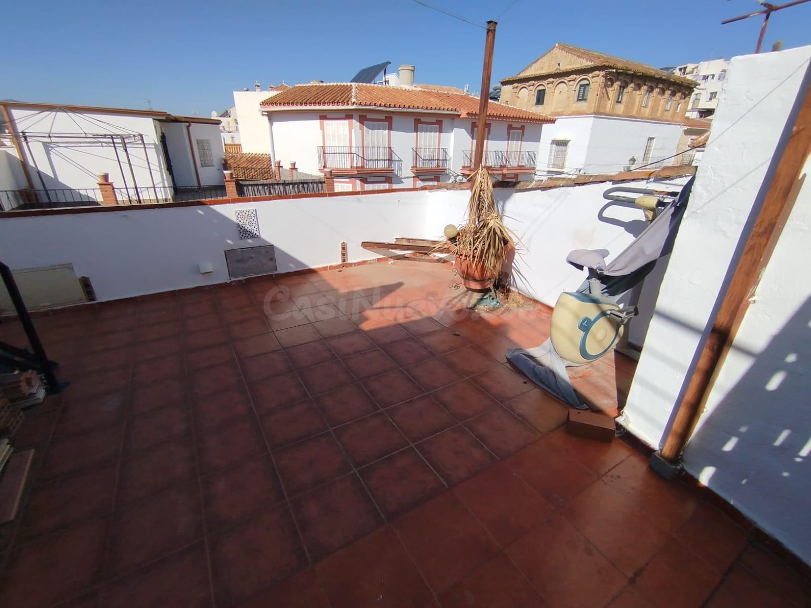 CASA DE 5 DORMITORIOS EN EL CENTRO DE VELEZ