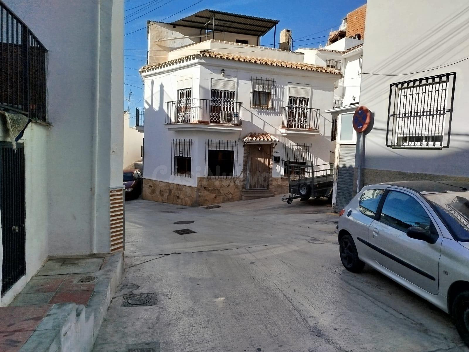 CASA DE 6 DORMITORIOS EN ZONA ANTIGUA DE VELEZ