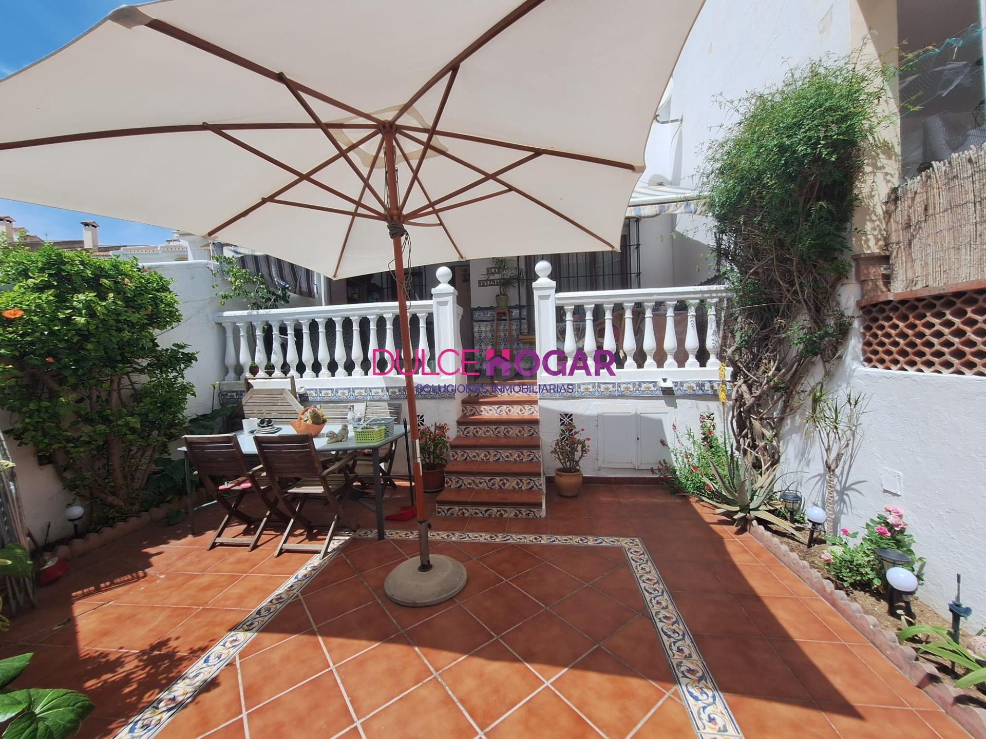 CHALET EN LA CALA DEL MORAL