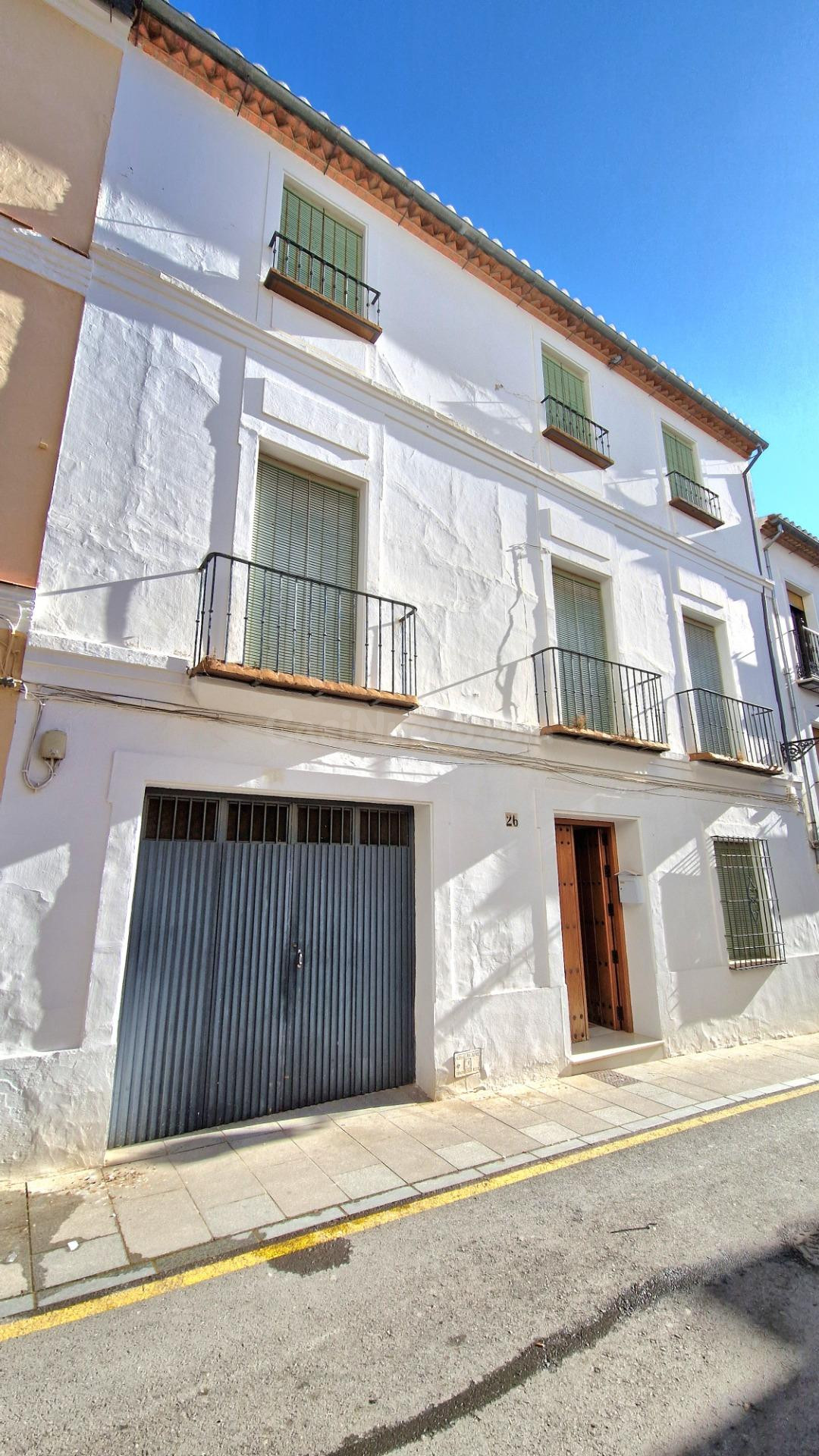 ¡Gran Oportunidad! Espectacular Casa con Patio y Cochera en 