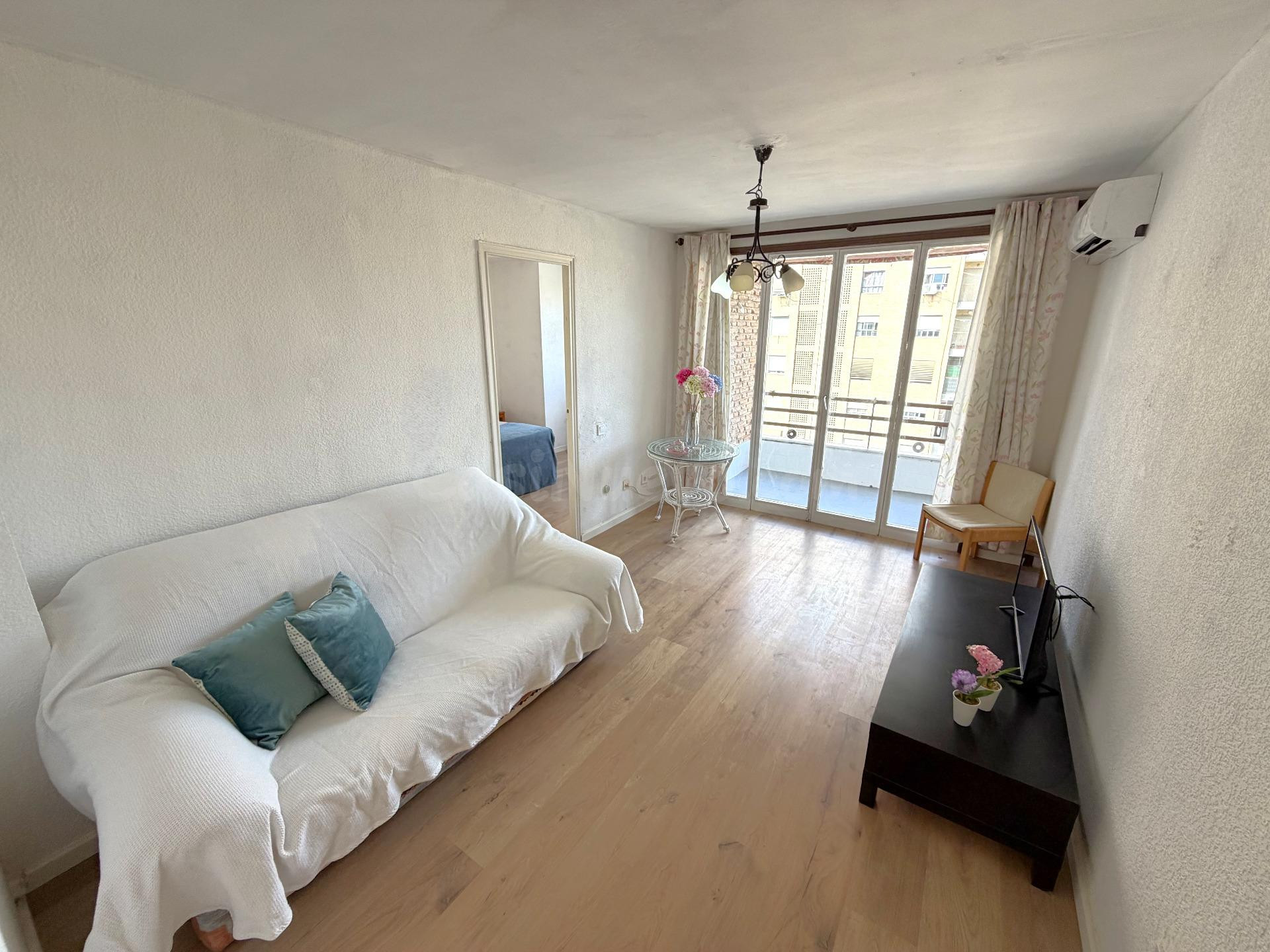 Vivienda luminosa de tres dormitorios y balcón junto a la Ciudad de la Justicia