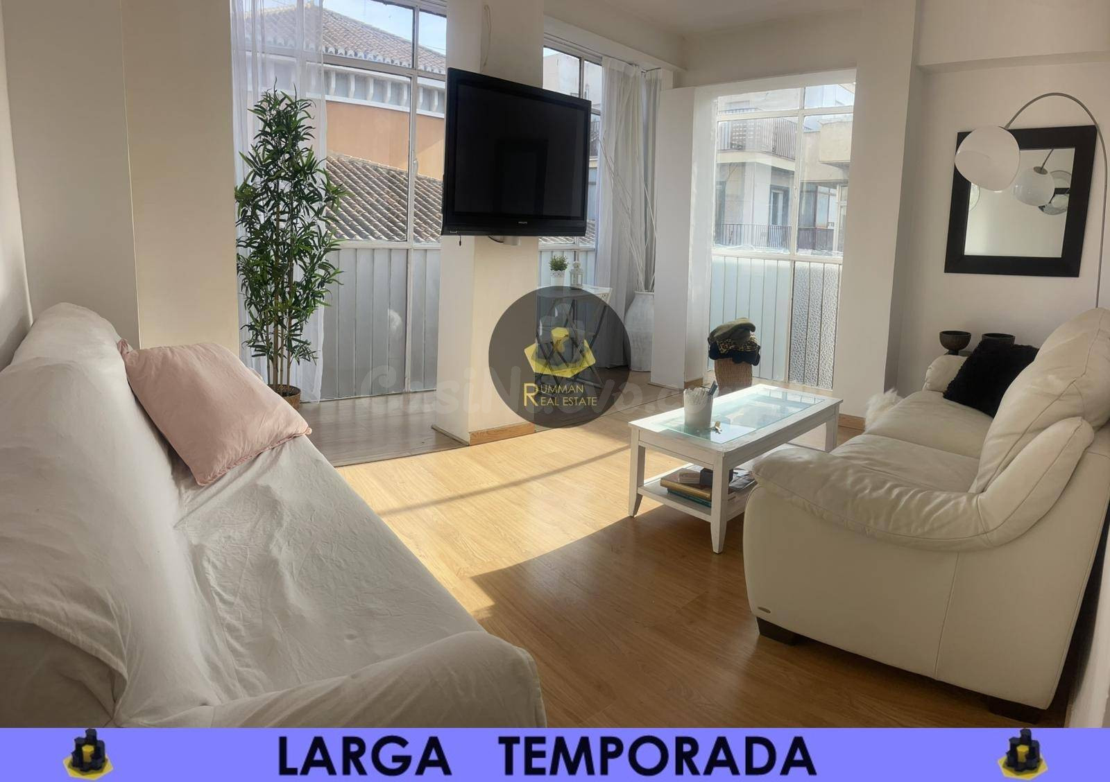 LT/ Apartamento de DOS dormitorios en la zona de Reyes Católicos