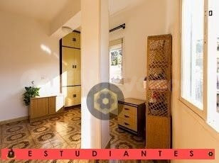 EST/ Estupendo piso para ESTUDIANTES de TRES dormitorios en San Ildefonso
