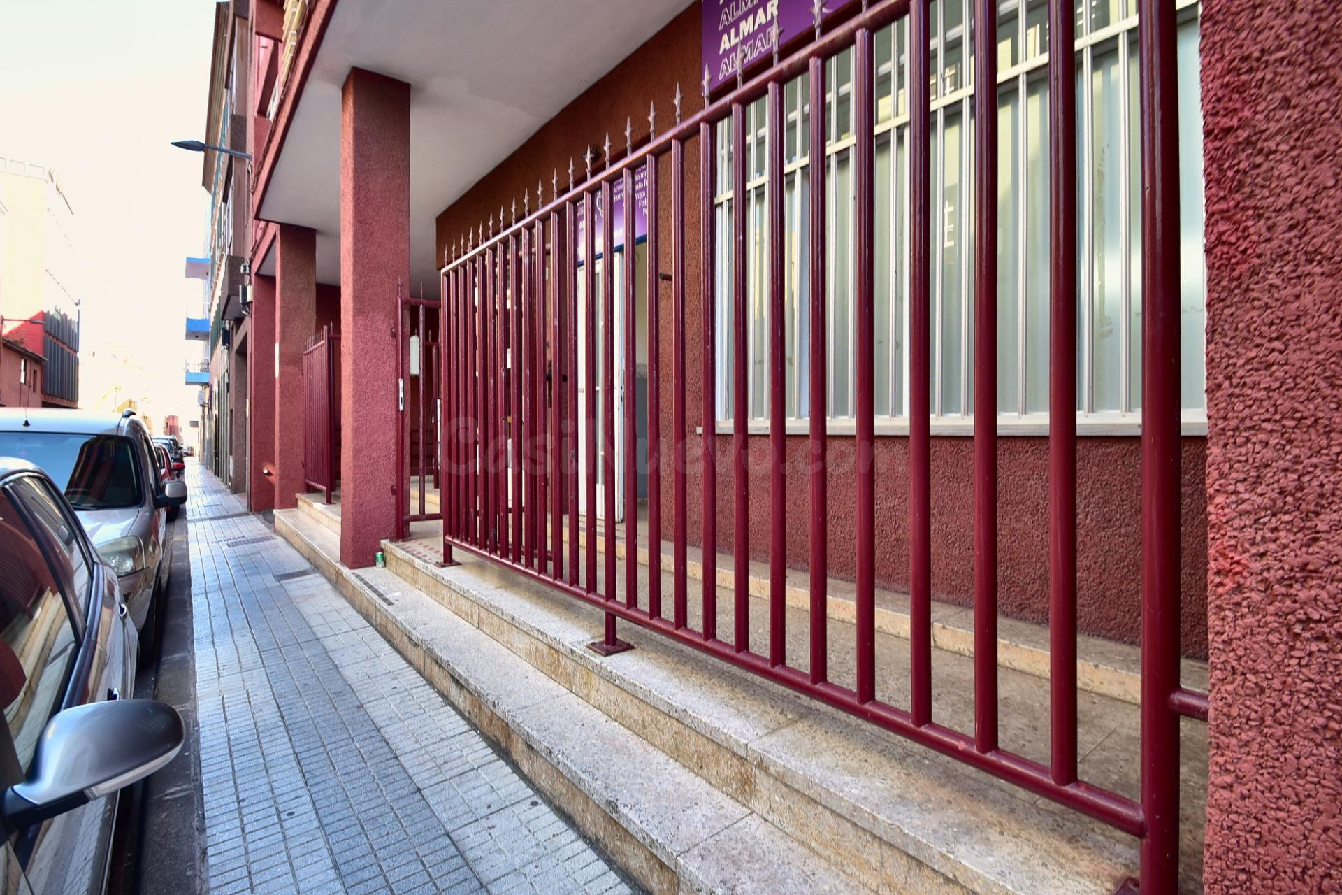 Amplio Local Comercial en Calle Maya - foto 4