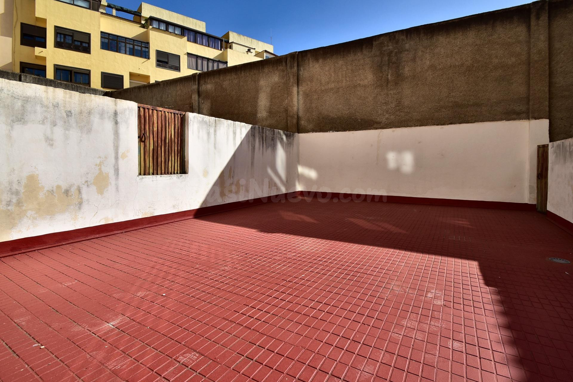 Amplio Local Comercial en Calle Maya - foto 5