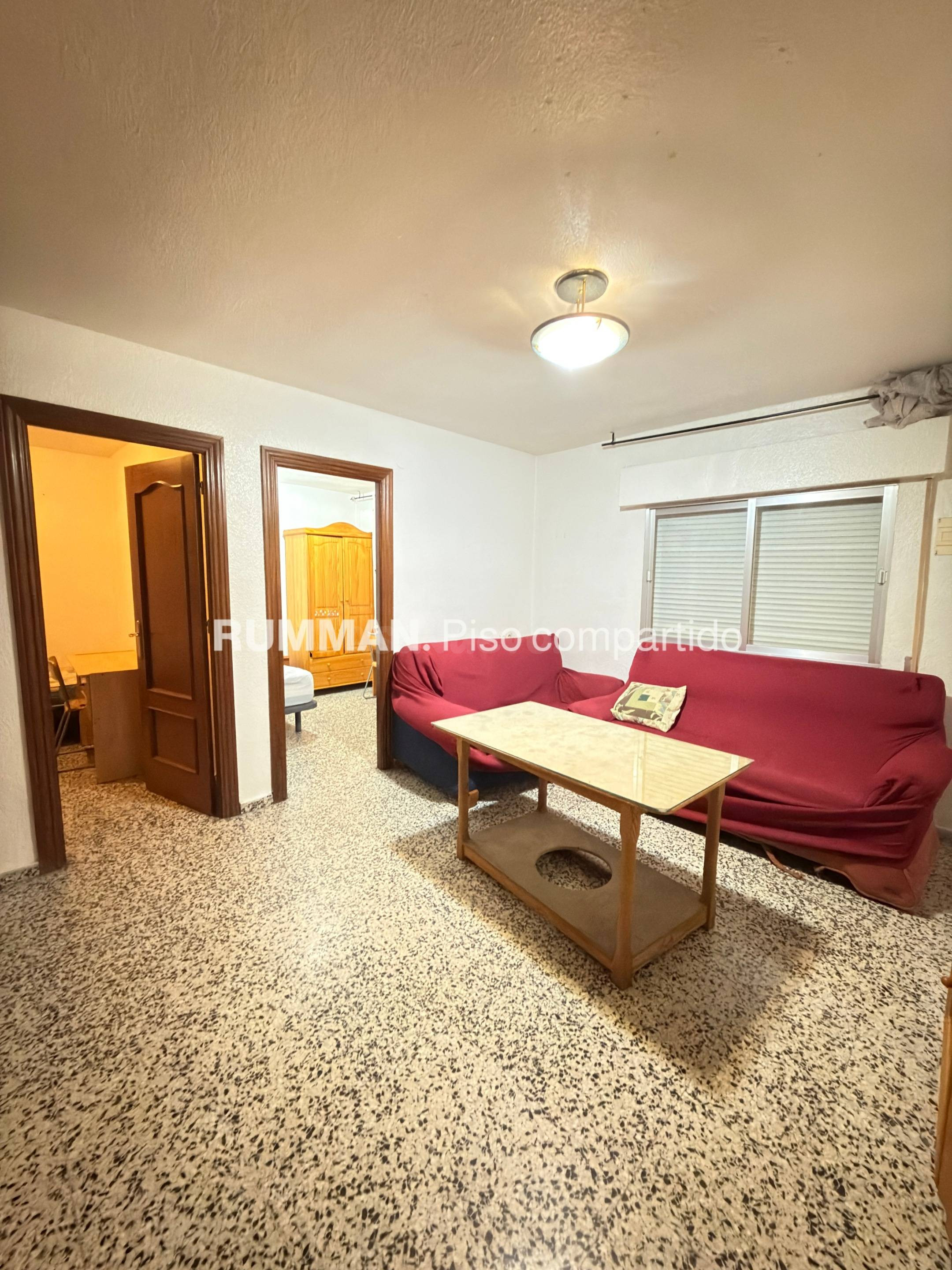EST/ Piso amueblado para ESTUDIANTES con CUATRO dormitorios en zona Traumatología.