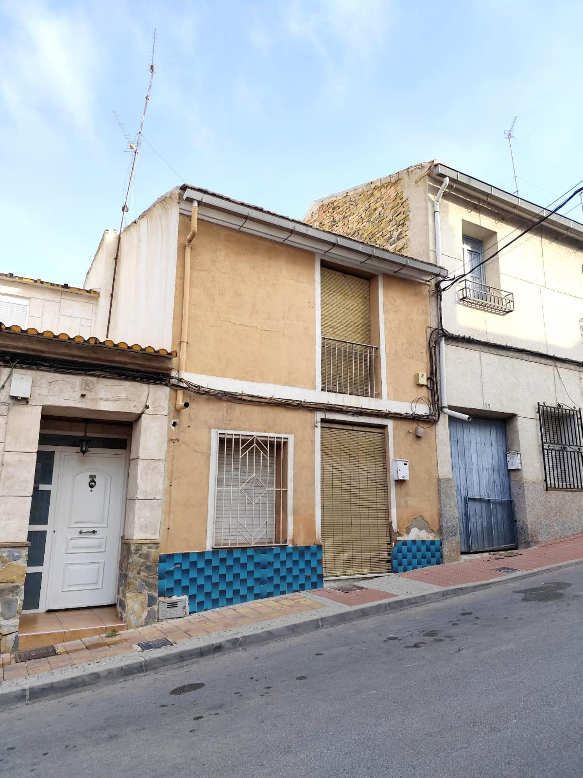 Casa amplia para reformar en el Barrio Sagrado Corazón – Mol