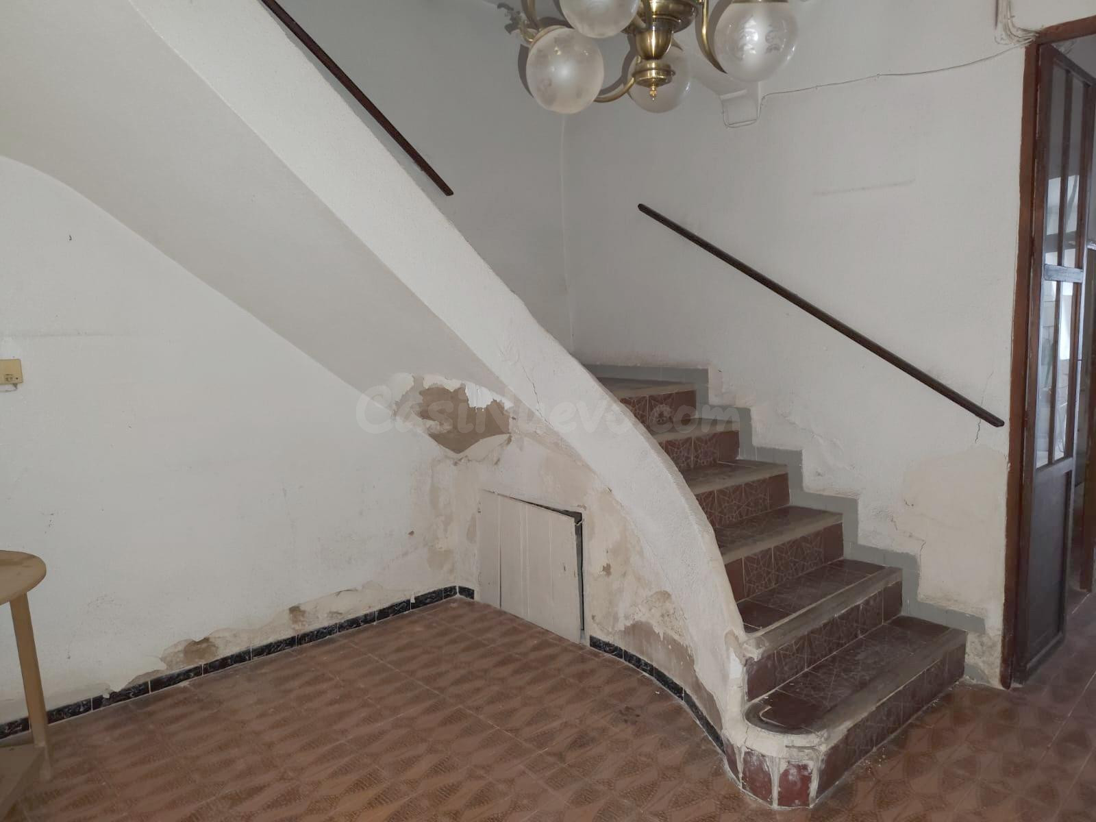 Casa amplia para reformar en el Barrio Sagrado Corazón – Mol - foto 4