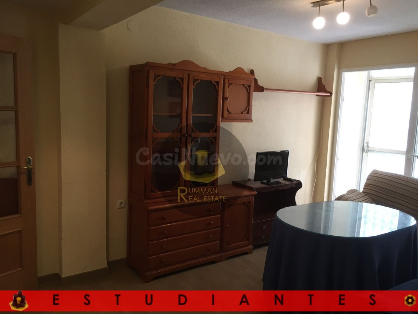 EST/ Piso amueblado para ESTUDIANTES con TRES dormitorios en zona Rosaleda
