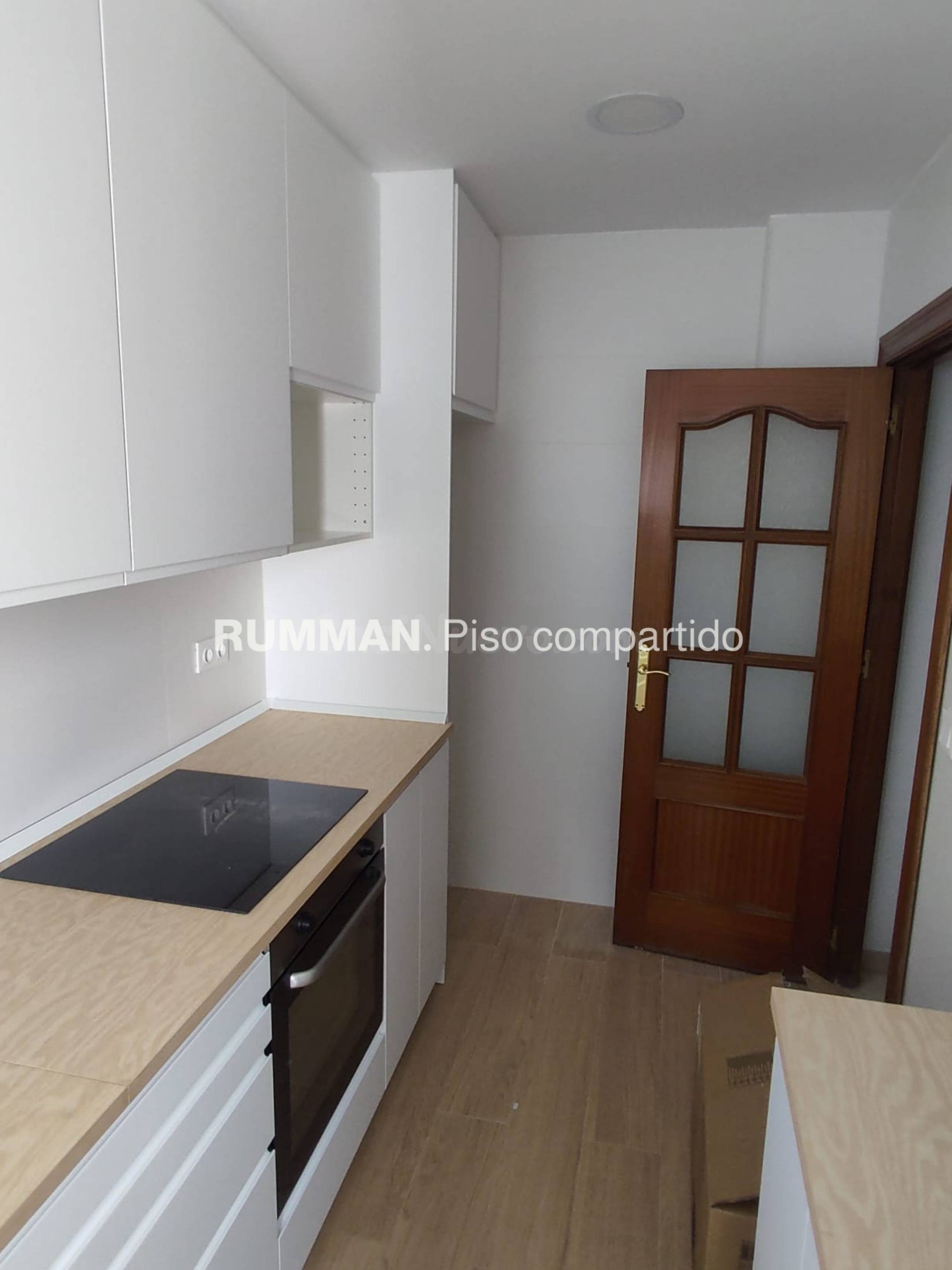 EST/ Piso amueblado para ESTUDIANTES con CUATRO dormitorios en zona Camino de Ronda
