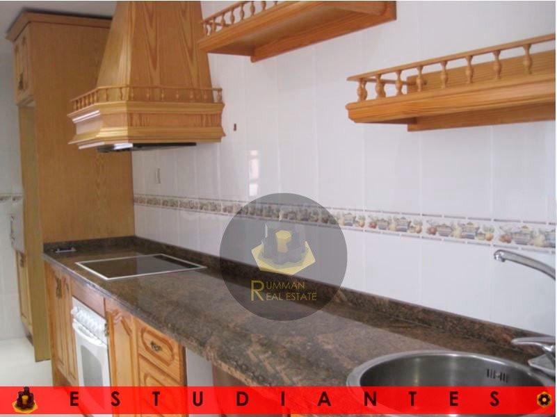 EST/LT/ Bonito piso amueblado con TRES dormitorios en zona Traumatología