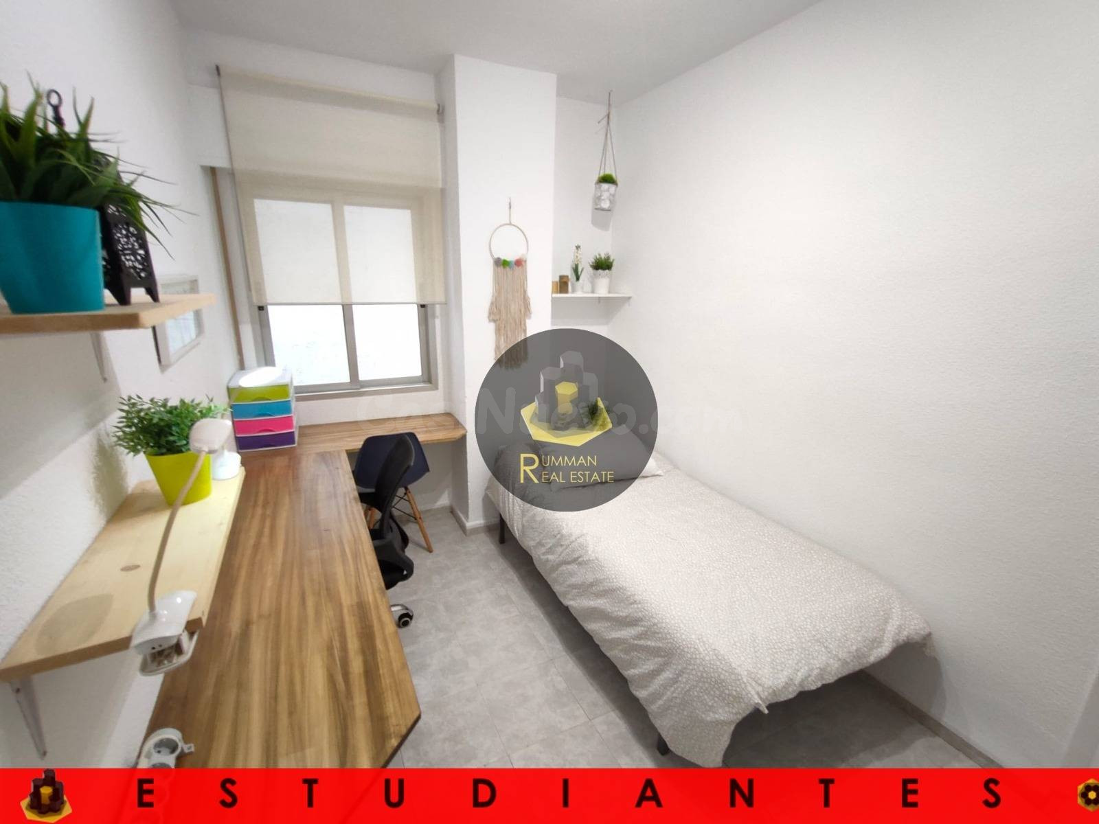ESt / Piso de CINCO DORMITORIOS en zona Ronda-P. A. de Alarcón