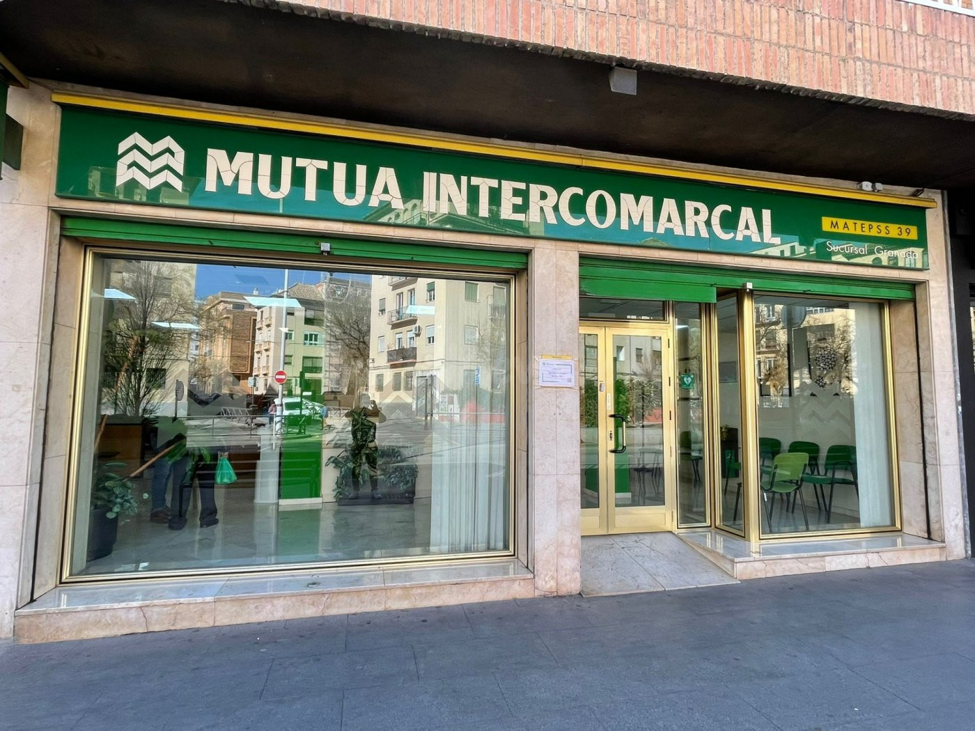 SE ALQUILA LOCAL COMERCIAL EN CAMINO DE RONDA.