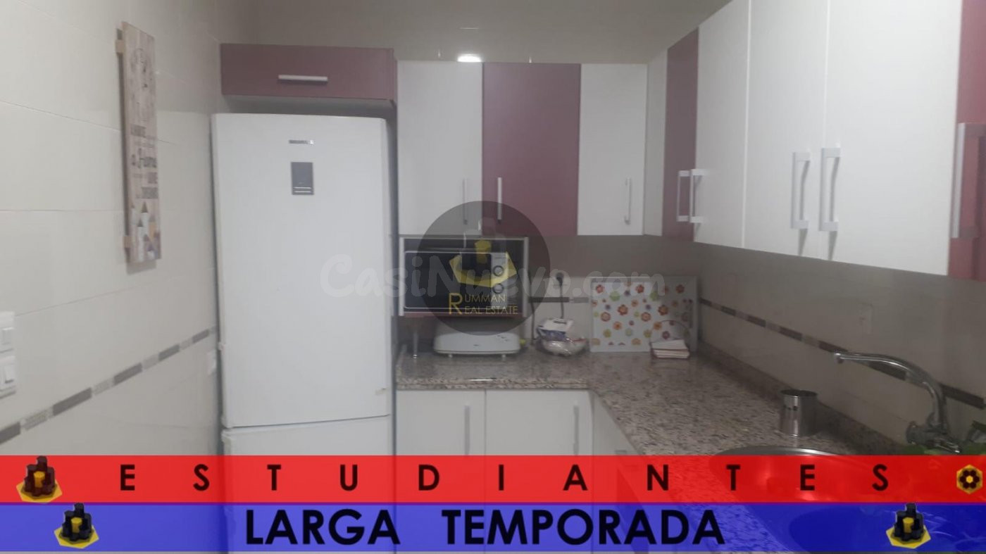 EST/LT/ Piso amueblado de CUATRO dormitorios en el barrio del Realejo